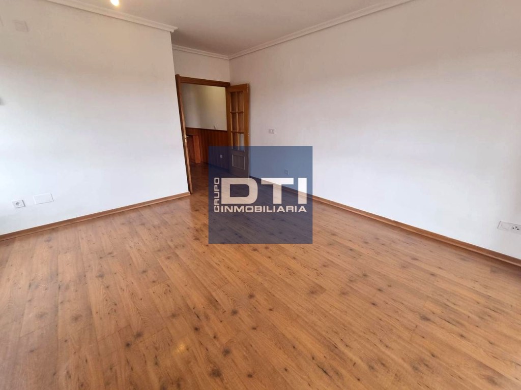 Imagen 1 de Dúplex amplio en San Pedro- Mortero. Con 5 dormitorios y 2 baños. Albacete