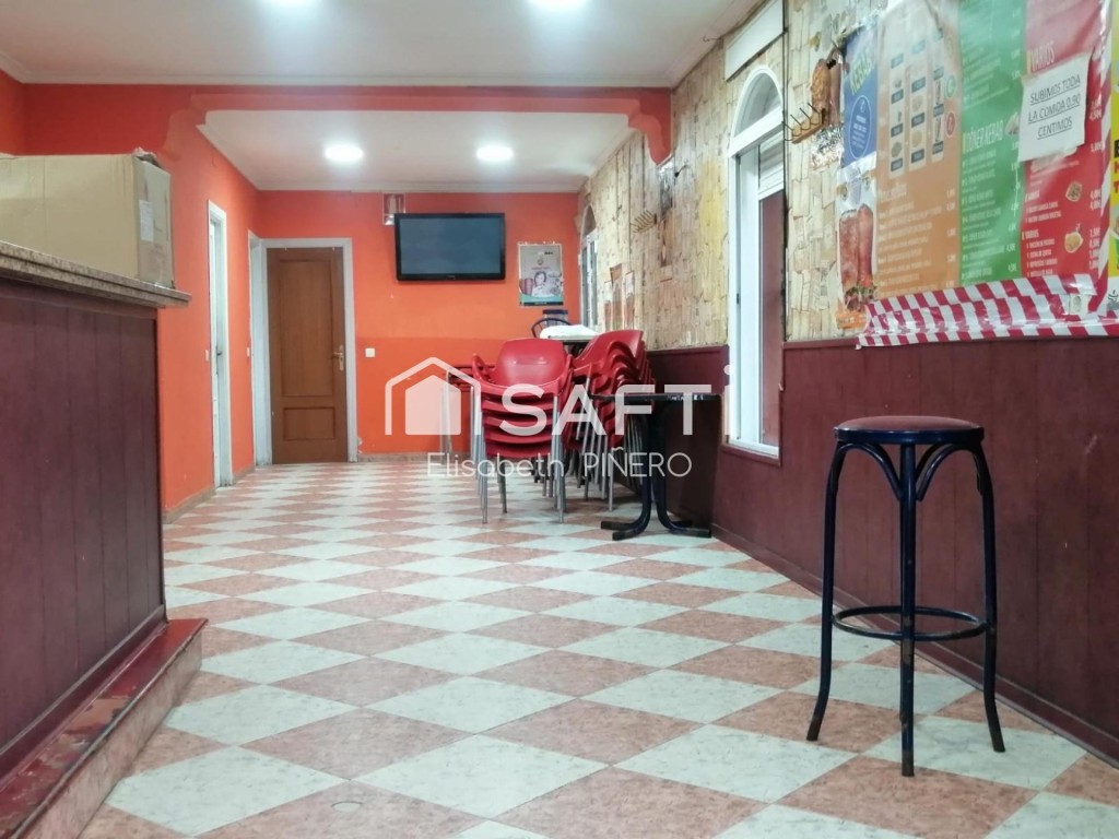 Imagen 1 de Local comercial premium en Avenida Carmen Amigo.