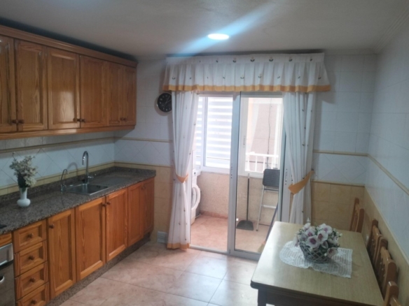 Imagen 2 de Estupendo piso cero reformas en el Raiguero !!