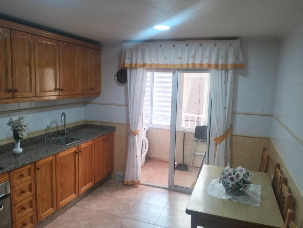 Imagen 2 de Estupendo piso cero reformas en el Raiguero !!