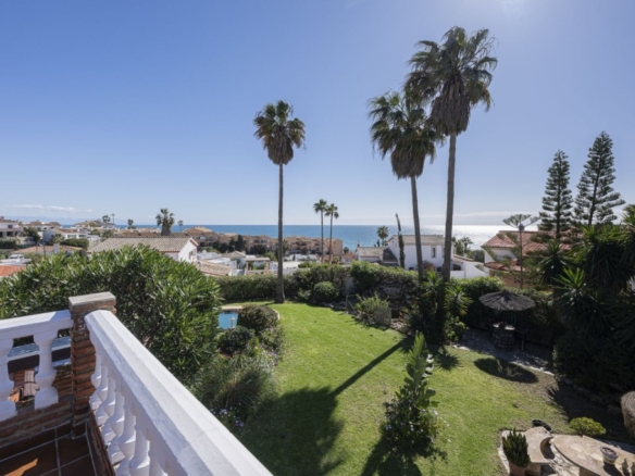 Imagen 3 de Chalet independiente con vistas al mar en El Faro de Mijas