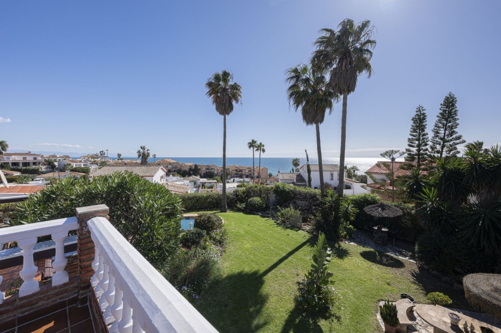 Imagen 3 de Chalet independiente con vistas al mar en El Faro de Mijas