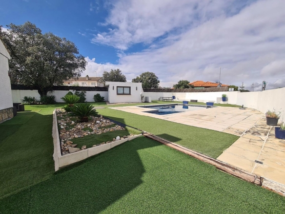 Imagen 3 de EN ALQUILER CHALET CON PISCINA Y JARDÍN EN LA RAYA DEL PALANCAR (VILLANUEVA DE LA CAÑADA-MADRID).