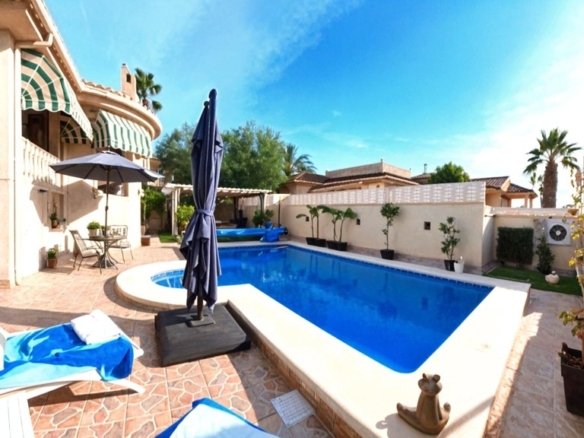 Imagen 2 de Exclusivo chalet independiente en la Costa Blanca - Benijófar