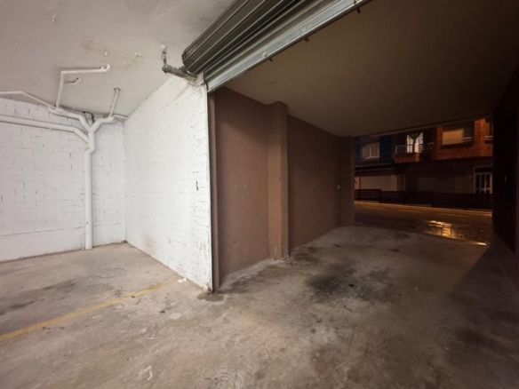 Imagen 3 de Amplia plaza de párquing en venta en el centro de Callús