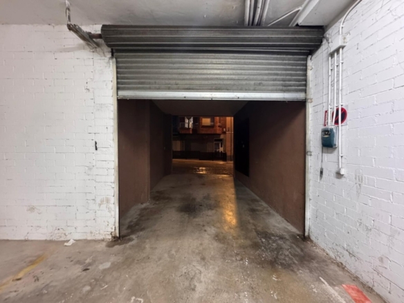 Imagen 4 de Amplia plaza de párquing en venta en el centro de Callús