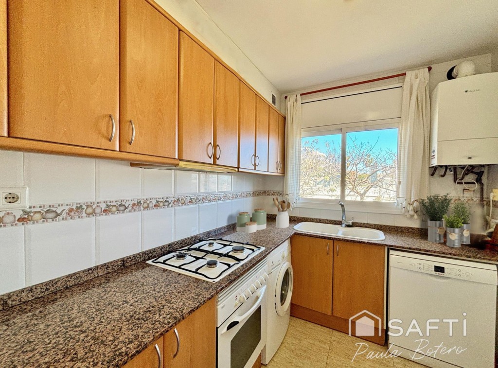 Imagen 4 de Impresionante bajos en segunda linea de mar con jardín privado de 329 m2