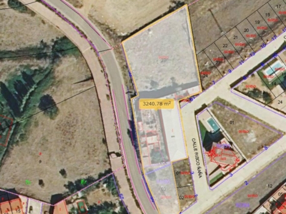 Imagen 1 de Excepcional Solar Urbano en Los Navalucillos: 3.096 m² con Todos los Servicios