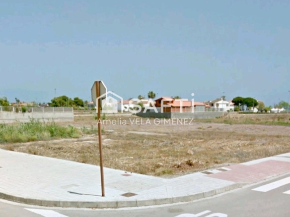 Imagen 3 de Solar urbano esquinero en segunda línea de playa