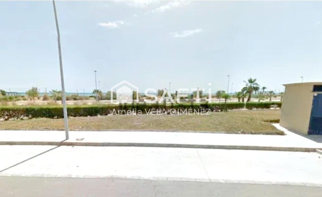 Imagen 3 de Solar urbano de 1200m en primera línea de Playa