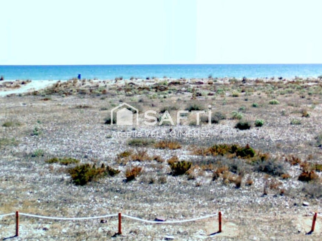 Imagen 1 de Solar urbano de 1200m en primera línea de Playa