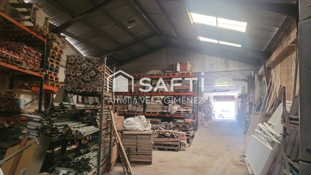 Imagen 1 de Local de gran tamaño con muchas posibilidades.