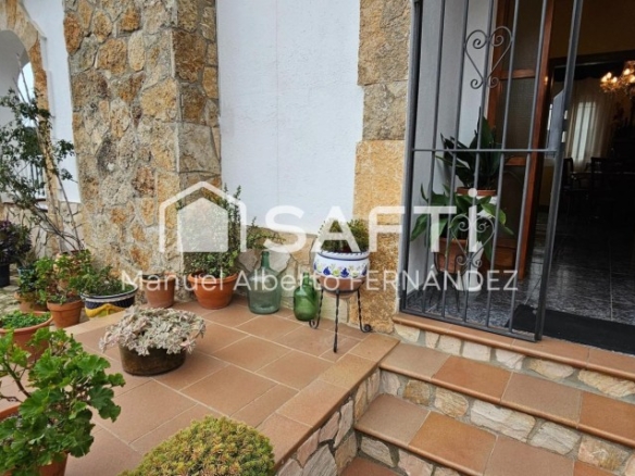 Imagen 3 de SAFTI España les presenta este magnífico chalet a la venta ahora.