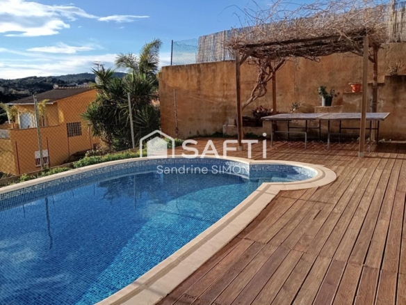 Imagen 4 de Casa con piscina y bonitas vistas despejadas y mar!