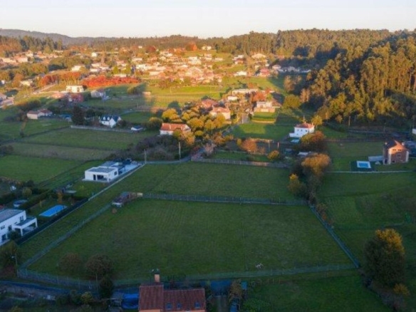 a 5 minutos de Santiago de Compostela para construír la casa que tanto deseas