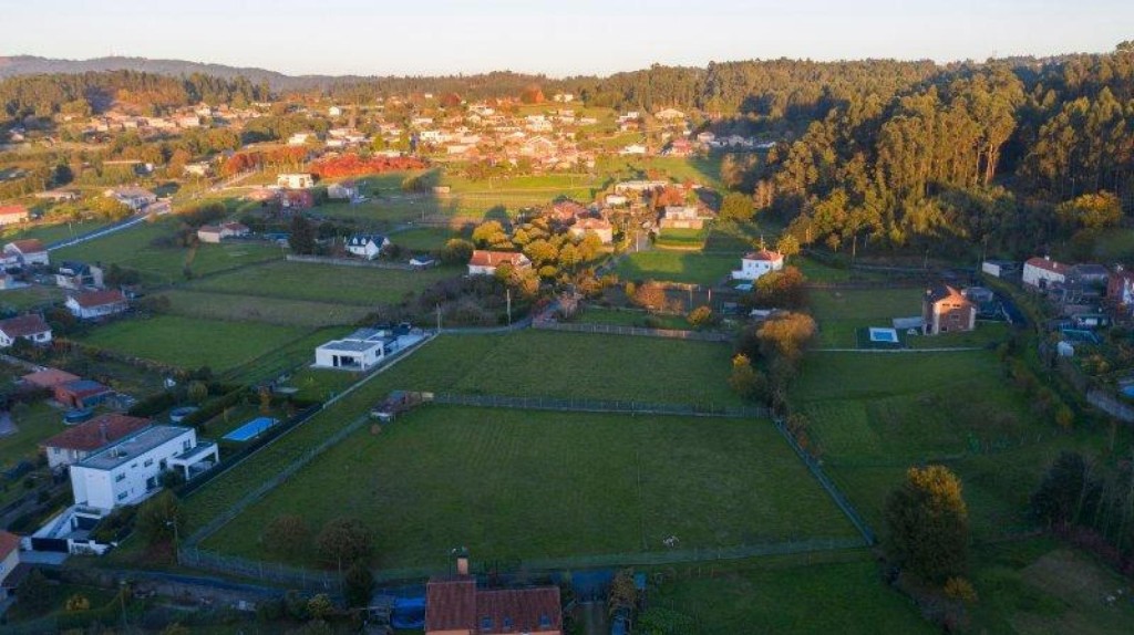 a 5 minutos de Santiago de Compostela para construír la casa que tanto deseas