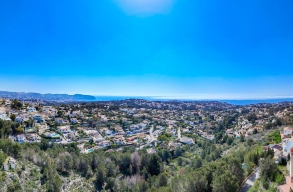 Imagen 4 de ¡Exclusivo chalet con piscina y vistas al mar!