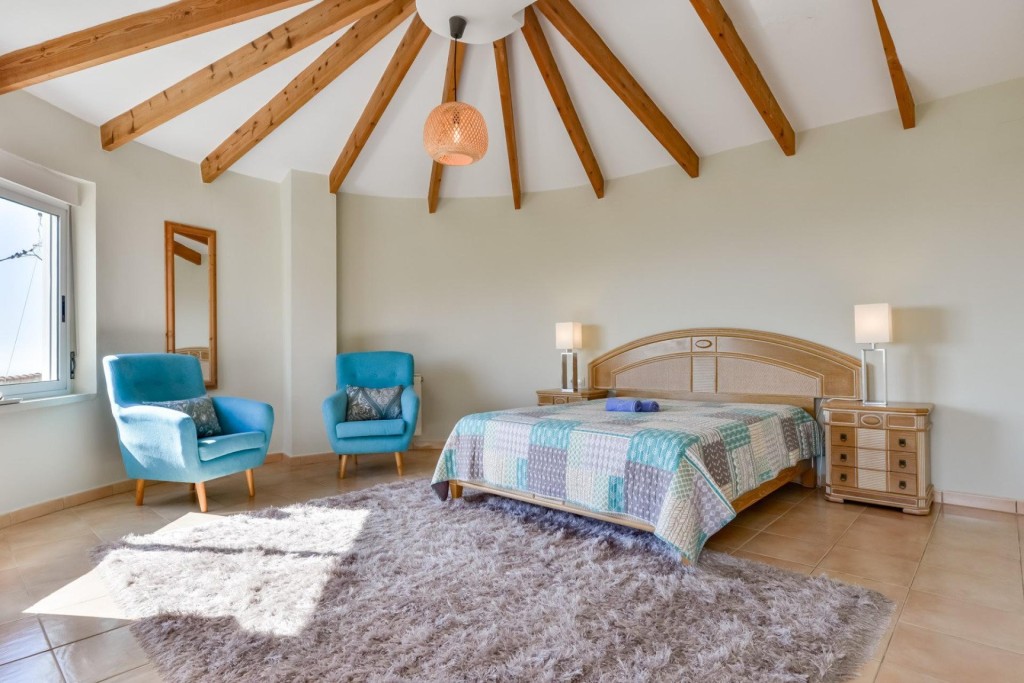 Imagen 1 de ¡Exclusivo chalet con piscina y vistas al mar!