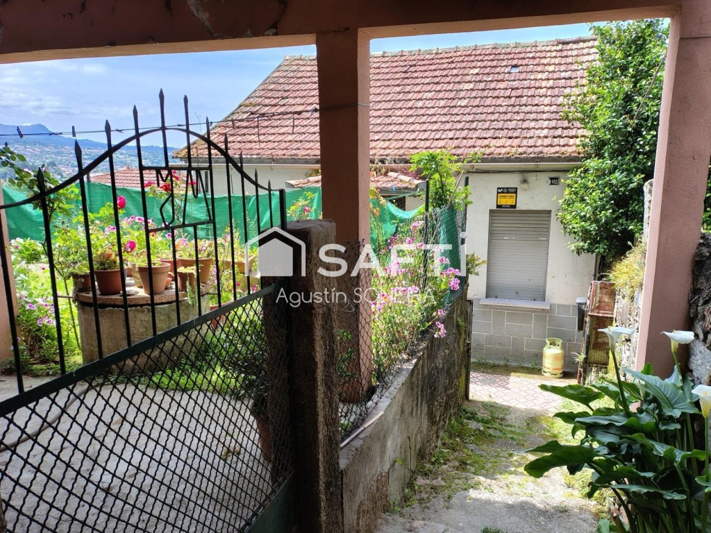 Imagen 3 de Magnifica oportunidad para restaurar y vivir en una casa a los pies de la ciudad.