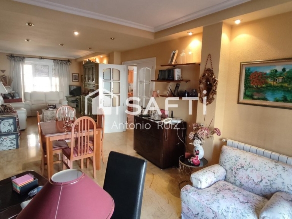 Imagen 1 de Casa unifamiliar en zona de la Atalaya. SIN COMISIÓN DE COMPRA.