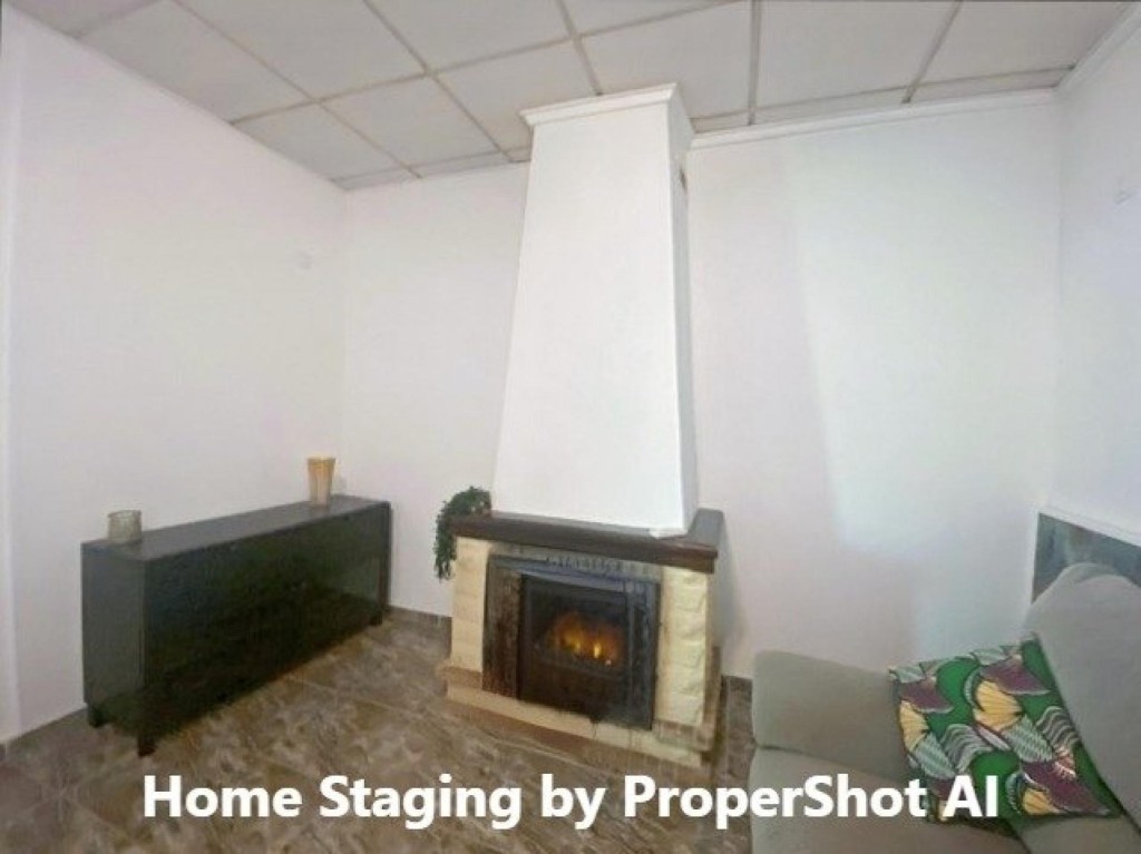 Imagen 3 de Casa reformada con estudio independiente y piscina privada.