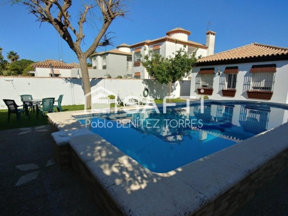 Imagen 2 de MAGNIFICO CHALET EN SANCTI PETRI