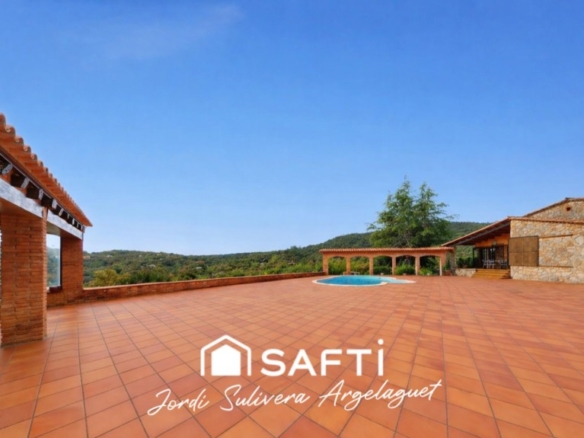 BODEGA Y CAMPO DE FÚTBOL!