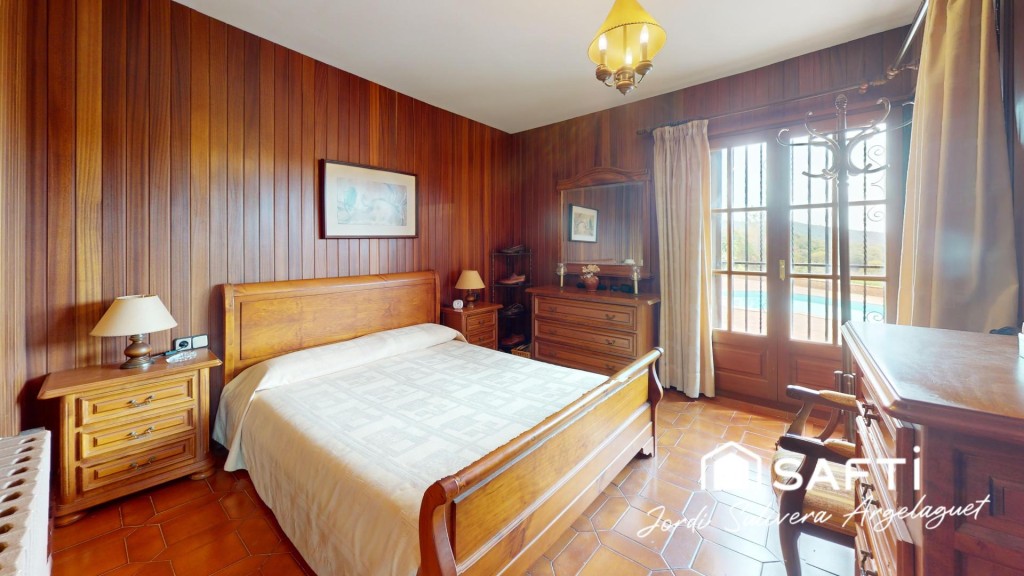 BODEGA Y CAMPO DE FÚTBOL!