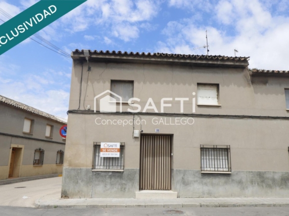 Imagen 3 de ¡Oportunidad única! Casa de dos plantas en esquina con amplios espacios y excelente ubicación.