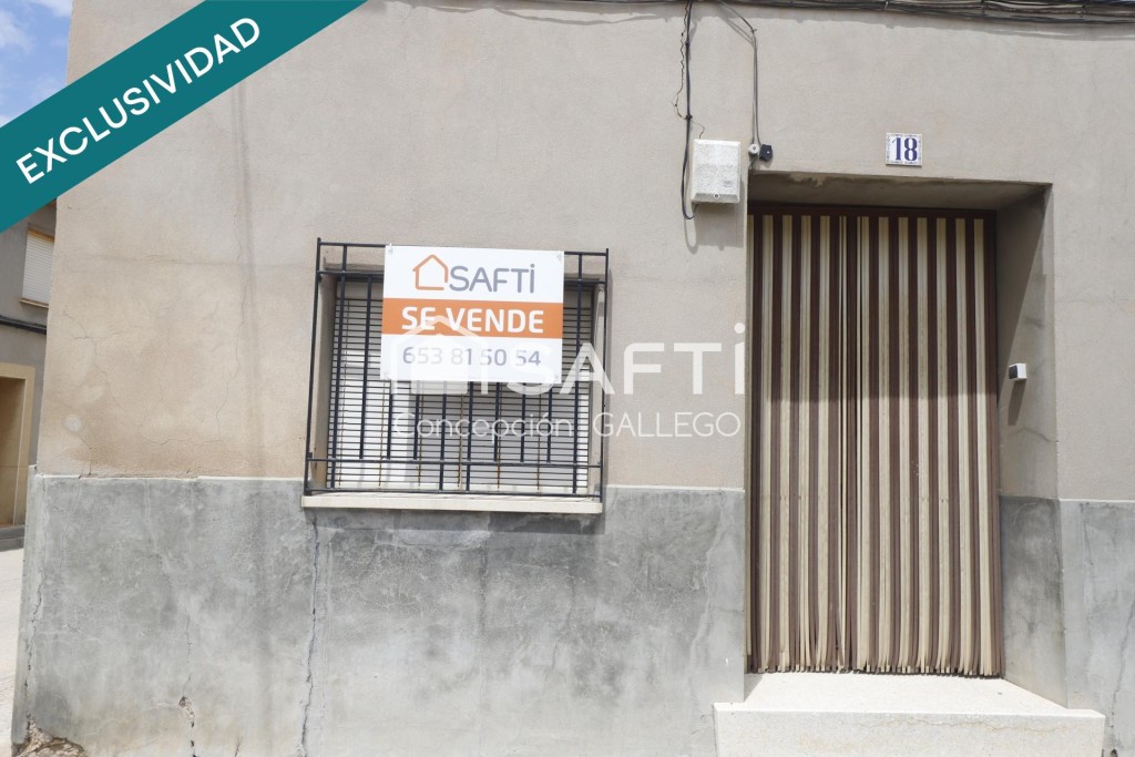 Imagen 4 de ¡Oportunidad única! Casa de dos plantas en esquina con amplios espacios y excelente ubicación.