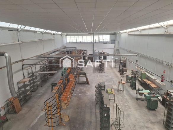 Imagen 1 de Nave industrial a la venta en El Rubial - 615 M² - Sin comision