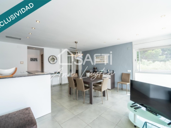 Imagen 4 de Piso renovado con garaje privado 100m playa de Roses