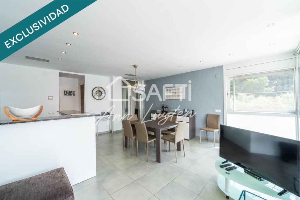 Imagen 4 de Piso renovado con garaje privado 100m playa de Roses