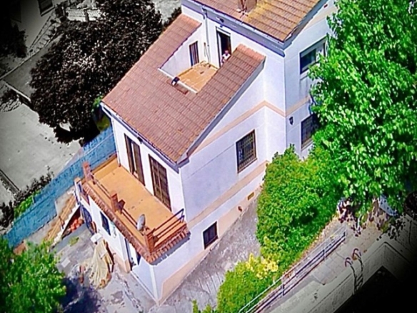 Imagen 3 de Casa de tres plantas con piscina