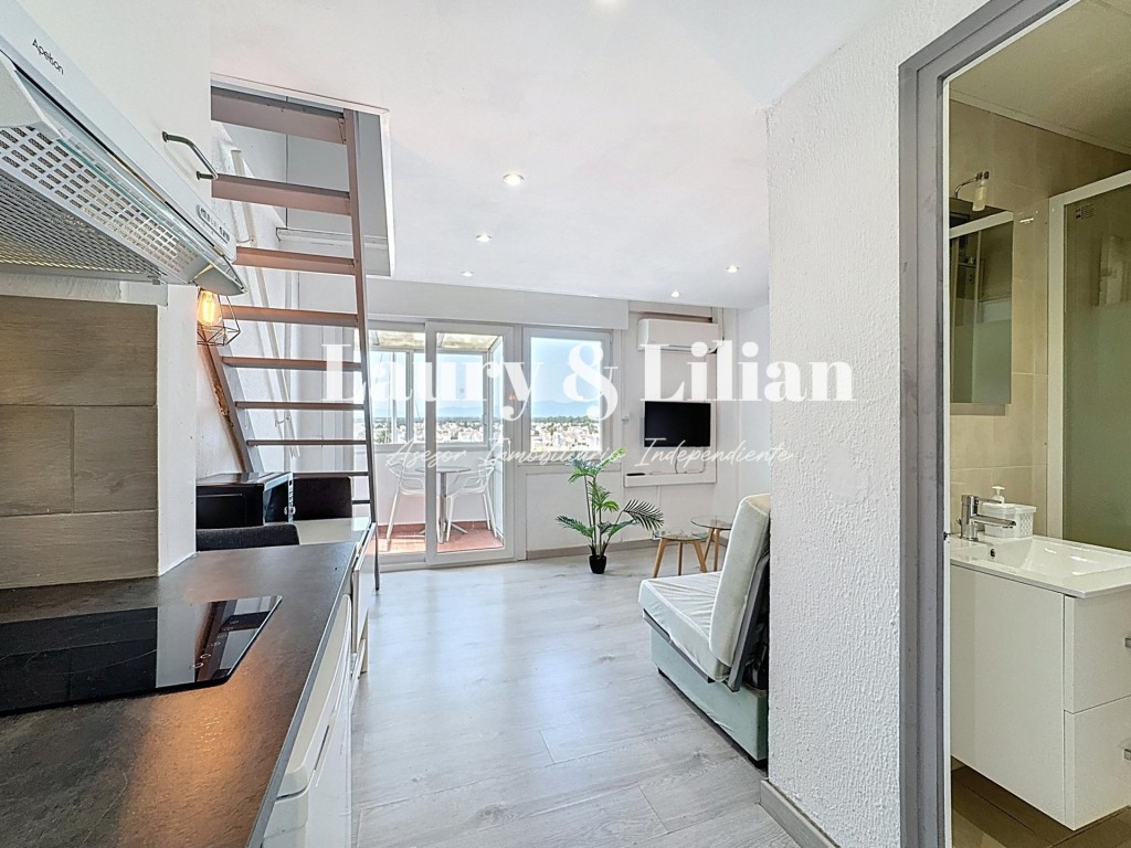 Imagen 3 de Apartamento reformado con vistas a los canales de Empuriabrava