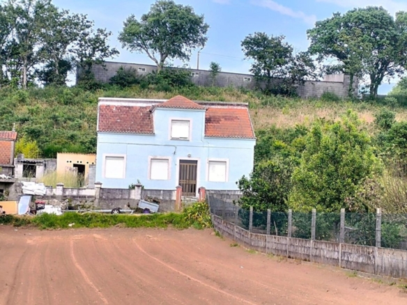 Imagen 2 de Casa para restaurar con huerta cerca de la playa de As Furnas.