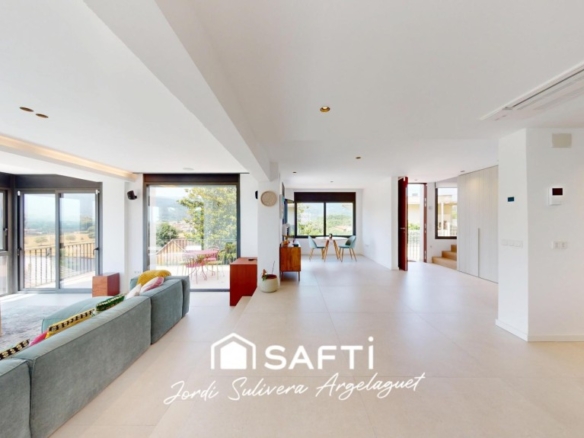 Imagen 2 de ¡ESPECTACULAR CASA DE DISEÑO!