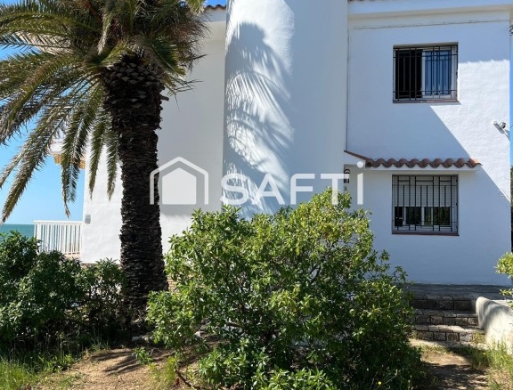 Imagen 4 de EXCLUSIVA VILLA A LA ORILLA DEL MAR! Oportunidad.