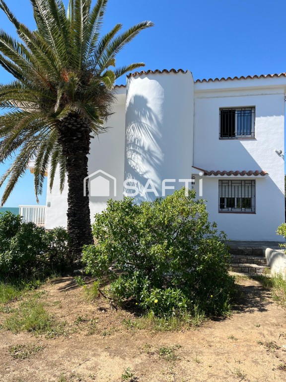 Imagen 4 de EXCLUSIVA VILLA A LA ORILLA DEL MAR! Oportunidad.