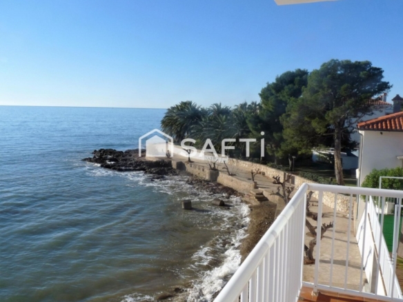 Imagen 1 de EXCLUSIVA VILLA A LA ORILLA DEL MAR! Oportunidad.