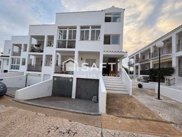 garaje privado y terraza-solárium.