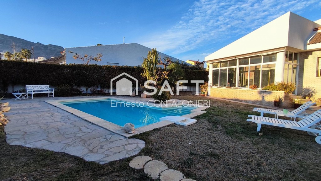 Imagen 2 de MAGNIFICO CHALET EN ALCANAR PLAYA DE 400m2
