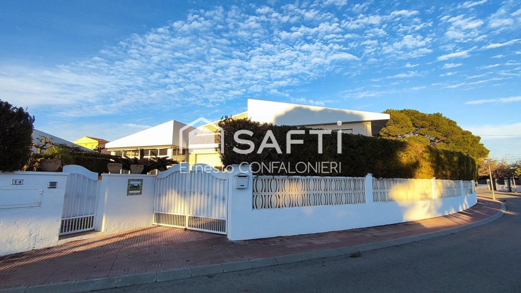 Imagen 1 de MAGNIFICO CHALET EN ALCANAR PLAYA DE 400m2