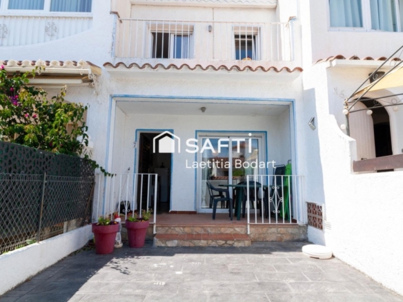 Imagen 2 de Casa adosada con 2 dormitorios y amplia terraza – Empuriabrava