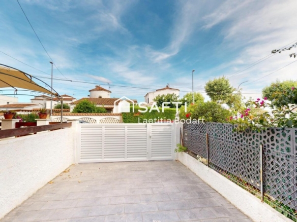 Imagen 4 de Casa adosada con 2 dormitorios y amplia terraza – Empuriabrava