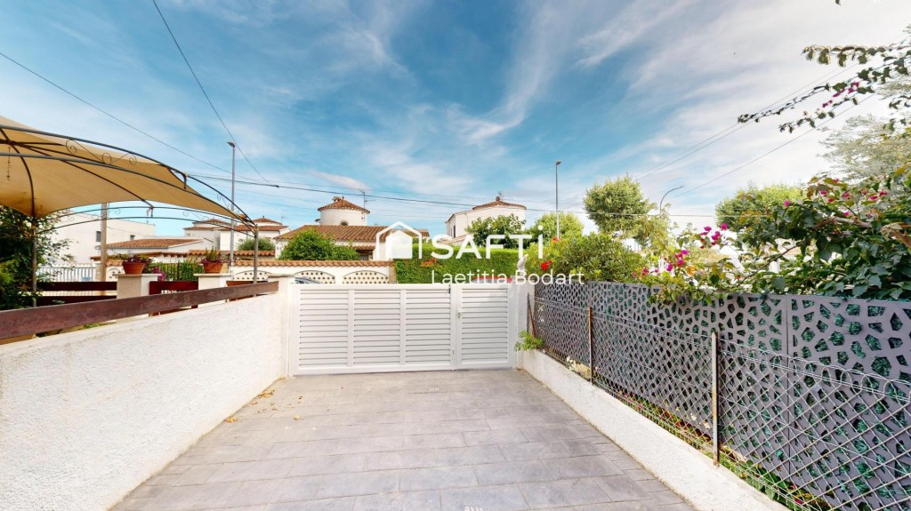 Imagen 4 de Casa adosada con 2 dormitorios y amplia terraza – Empuriabrava