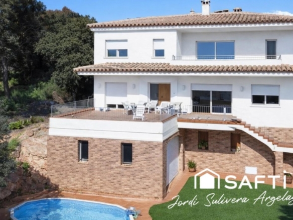 Imagen 1 de LA CASA DE TUS SUEÑOS CON VISTAS Y CONFORT EN LA COSTA BRAVA