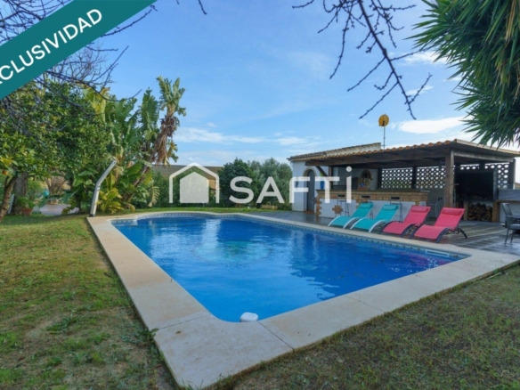 Imagen 1 de Nueva y exclusiva oferta: Una auténtica finca en Andalucía Una casa de campo con mucho carácter