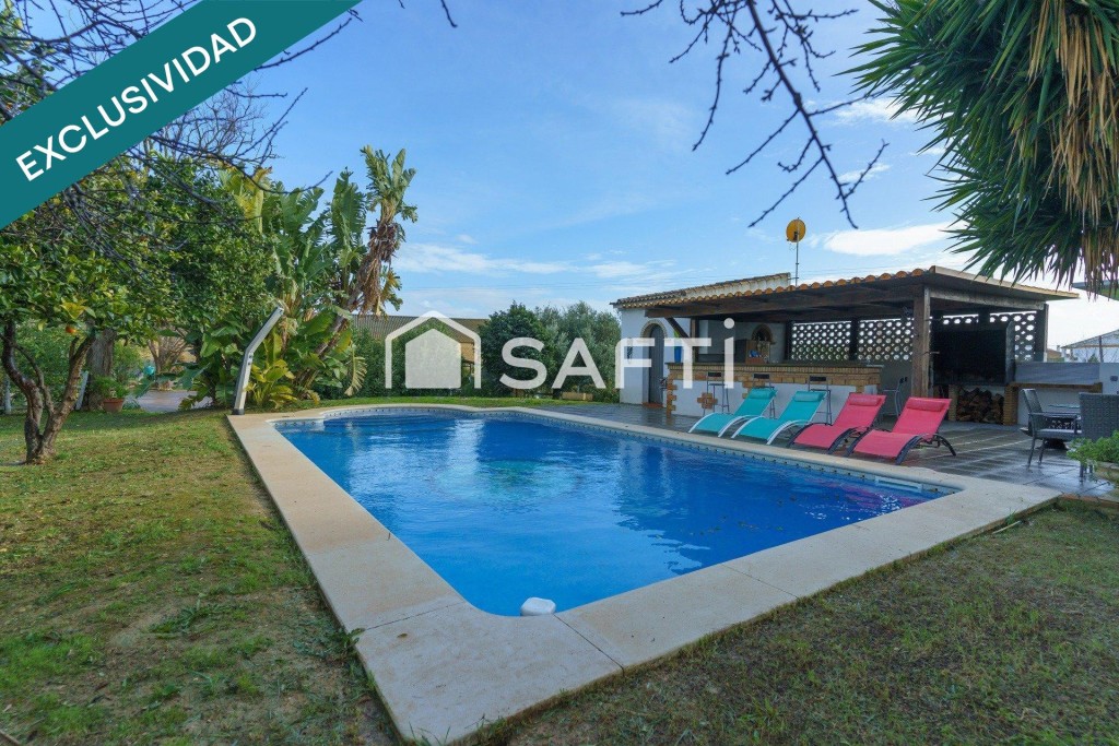 Imagen 1 de Nueva y exclusiva oferta: Una auténtica finca en Andalucía Una casa de campo con mucho carácter