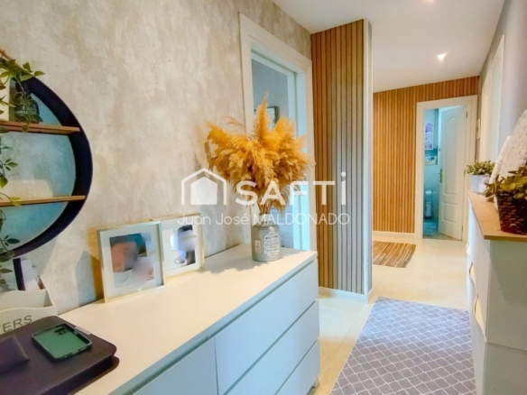 luminoso y a un paso de la playa.